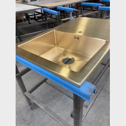 KKV200 - Massiv gennemg�ende messing plade med 50x40 vask. ( fremstilles p� �nskede m�l )